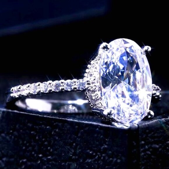 ๐ Stunning 2.50ctw Oval Diamond Engagement / Promise Ring 18k White Gold ๐ - Picture 2 of 6